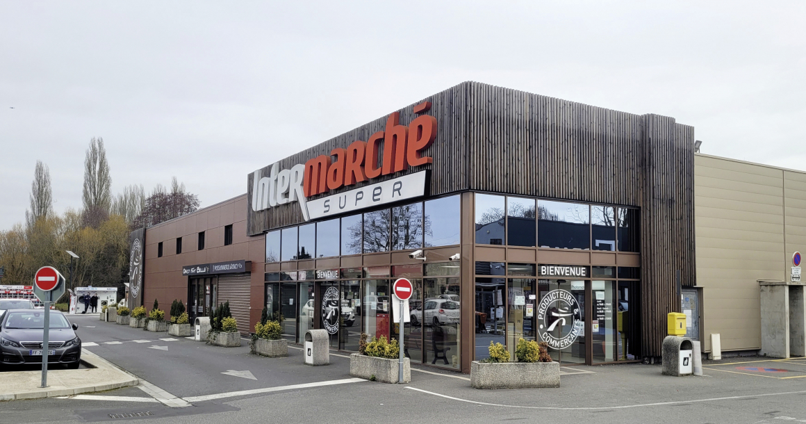 L’Intermarché d’Oncy-sur-École (91)  possède une surface de vente de 1 800 m2. 